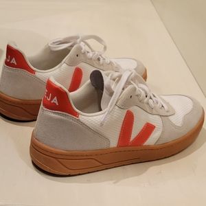 Veja V-10 Women's 39/8 B-Mesh